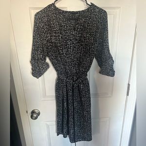 Women’s casual dress with tie and pockets